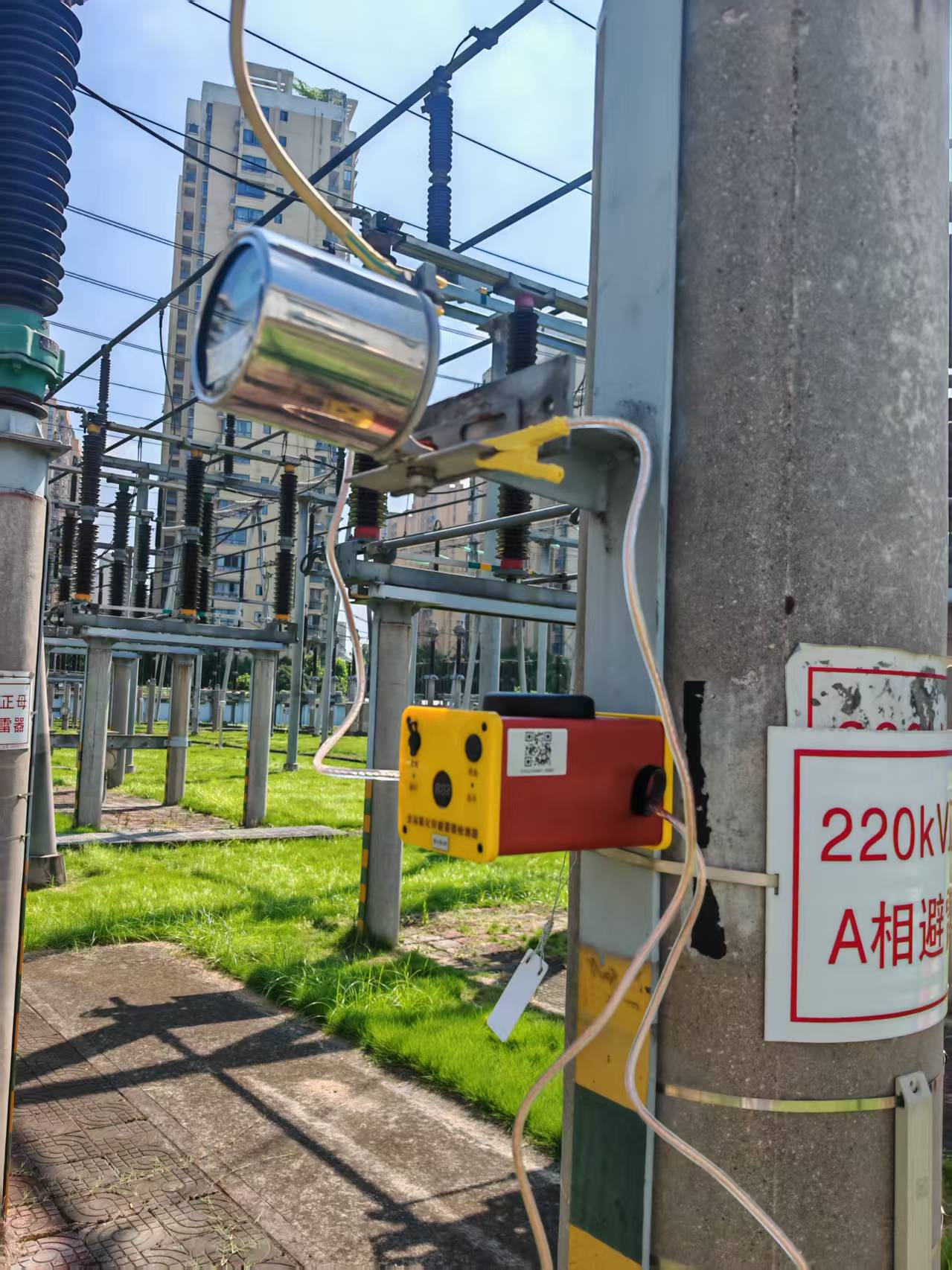 全站 MOA 避雷器同步带电检测装置